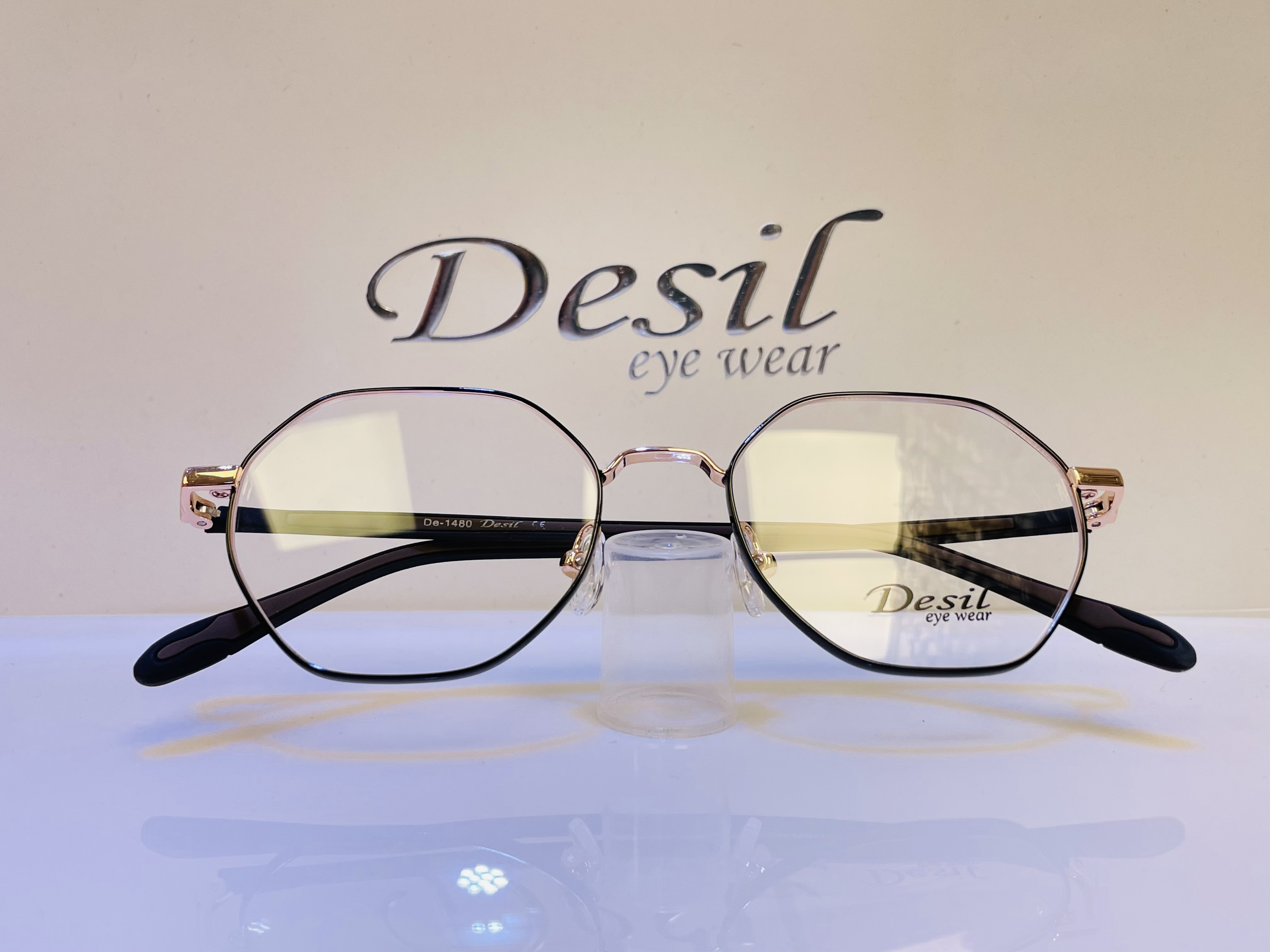 نمای 2 از عینک طبی زنانه Desil