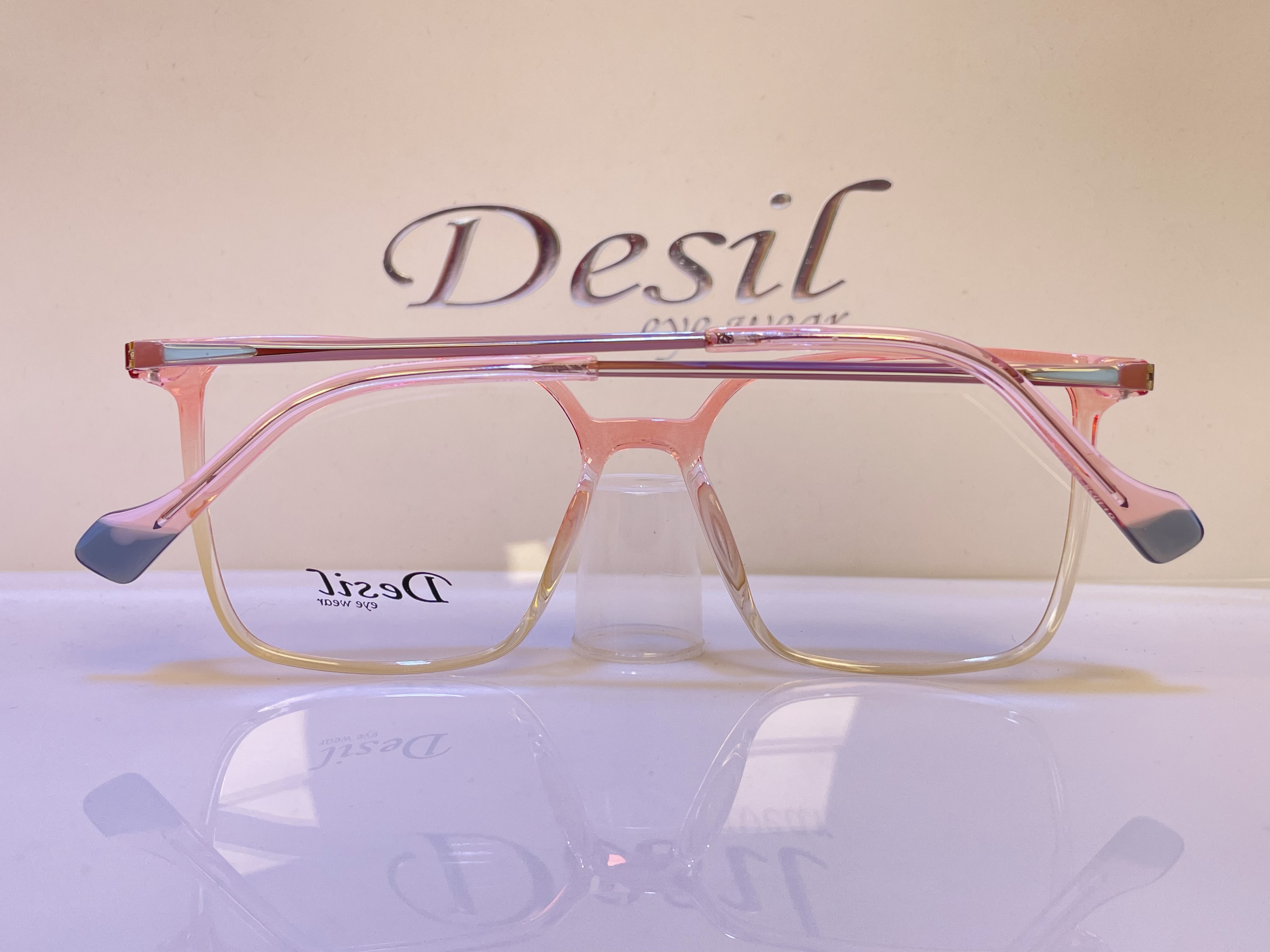 نمای 3 از عینک طبی زنانه Desil